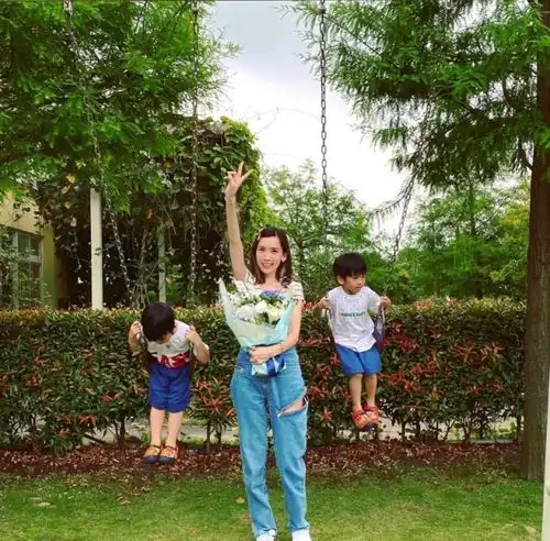 林志颖携母亲妻子综艺首秀,陈若仪发文谈感受紧张没自信
