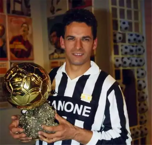 他23岁转会尤文被冤枉,28岁投奔米兰遭冷遇,31岁加盟国米逢宿敌
