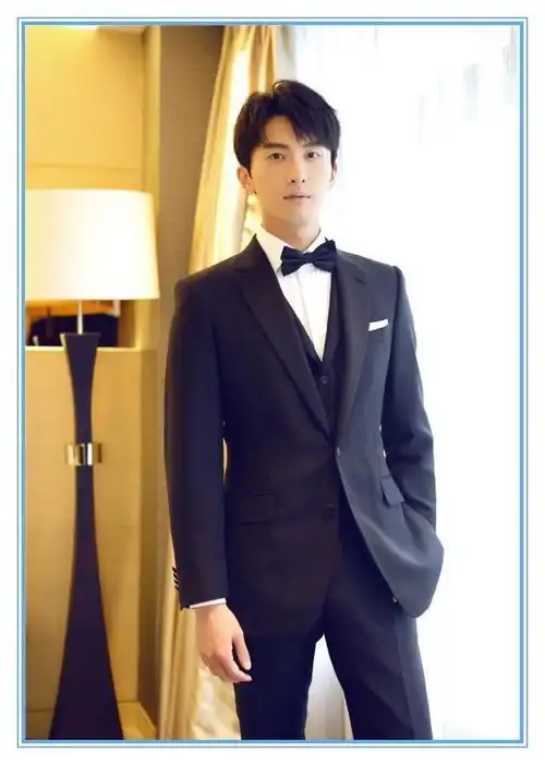 当25岁牛骏峰和39岁佟大为同穿西装,才知道为啥男人越老越有味
