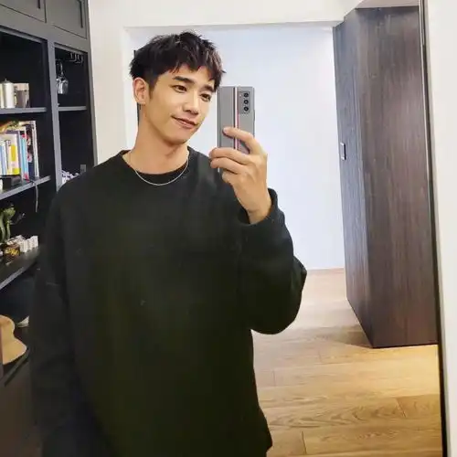 十大人气男生发型
