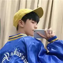 qq头像男生手机控霸气,自信满满的自拍帅哥图片

