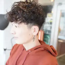 男生烫发发型
