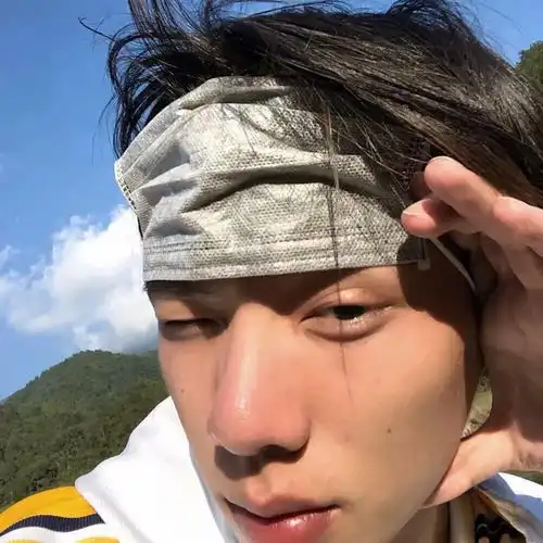 头像不再假装任何对感情的热度
