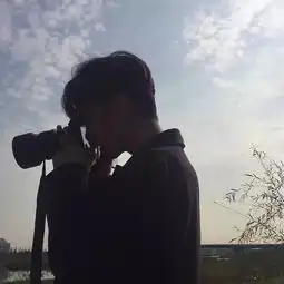 男生头像她只是看了你一眼,你却在心里演了场电影
