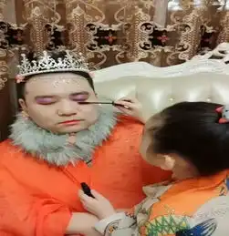 12岁男孩靠化妆为家人买房子,父母后悔当初
