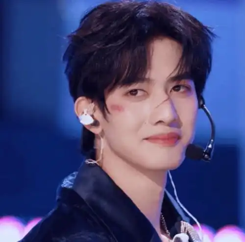 男版杨超越诞生,非农村娃甘望星,而是不知歌名的利路修
