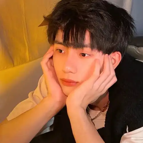 最新男头像
