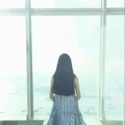 伤感失落女生微信背影头像2018精选等待是漫长的毒药
