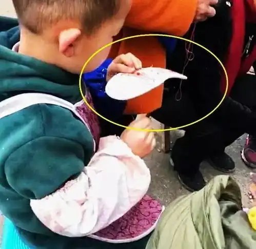 章子怡的女儿又怎样只要是老人带出来的孩子,亲爹亲妈都认不出来
