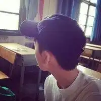 谁帮我找一个男生头像,下面这样类型的谢谢
