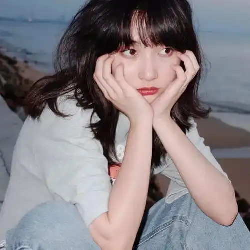 ins风高级质感女生头像
