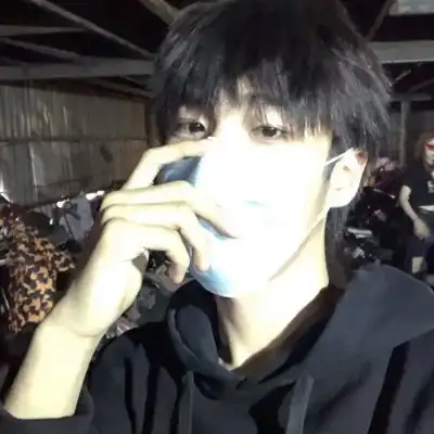 沈煜硕ins真人自截风格男头
