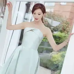 林志玲婚后晒写真变优雅少妇长发披肩露美肩
