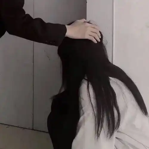 谁知道这张图片的另一半是不是情头
