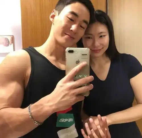 健身阿姨恋上小鲜肉,因网友调侃吐槽

