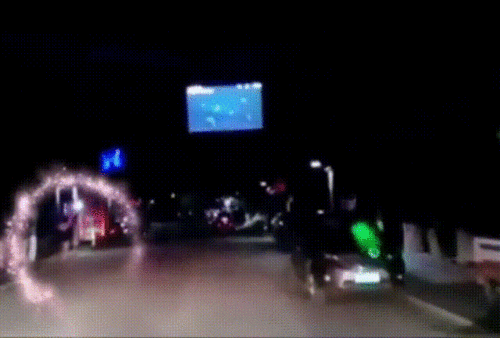 这位少年深夜奔跑的背影,真帅
