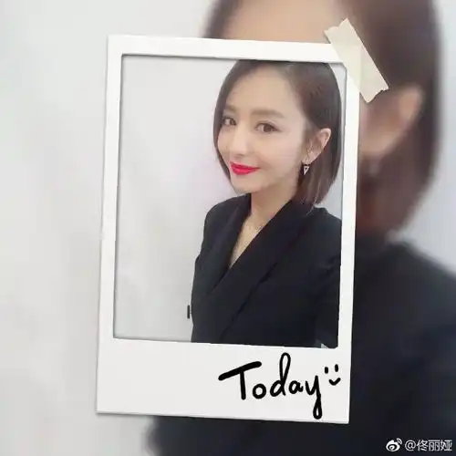 佟丽娅气质变高级了居然不是因为剪了短发
