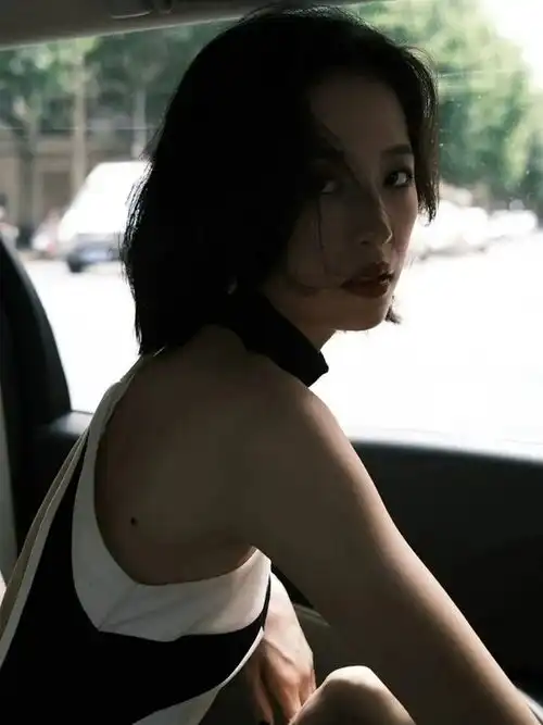 迪丽热巴欧阳娜娜的短发容易打理还显脸小