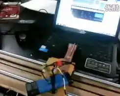 谁说工科男不浪漫大二学生造机器人向女友示爱
