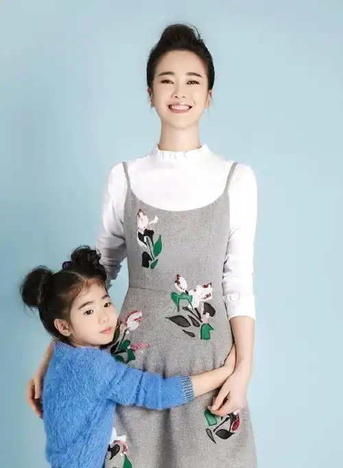左小青离婚,女神也老了她当年为何,要嫁给大她20岁的男人
