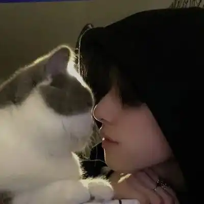 幸无所爱真人头像
