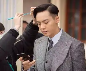 符号刘海儿成时尚新宠男明星的发型大有心机
