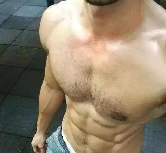 谁说中国男人不性感的那是因为你还不认识他
