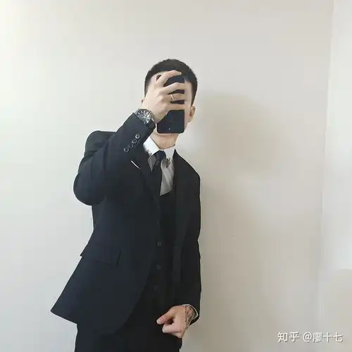净版黑色西装三件套穿搭