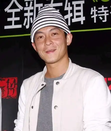 别再说陈冠希像赵本山了,看完这些照片,网友还是我男神
