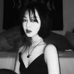 女头像霸气高冷黑白单纯的小成熟
