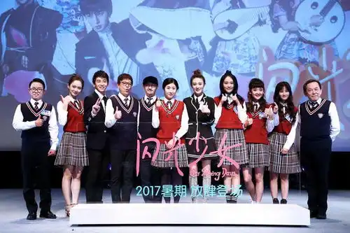 闪光少女李诺另类沉默出演二次元宅女
