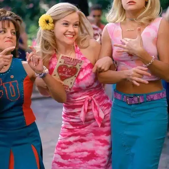 这个哈佛法学院的真人芭比已经激励我们20年了
