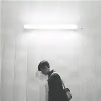 男生黑色个性头像虽不愿放弃却无力继续
