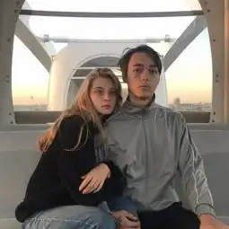 经典甜蜜的情侣图片
