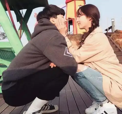 想要携手相伴终生,就找这四个星座男,暖心又体贴
