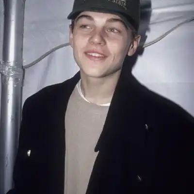 莱昂纳多年轻头像图片莱昂纳多年轻微信头像
