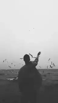 真正爱你的人,绝不会让你卑微到尘埃里
