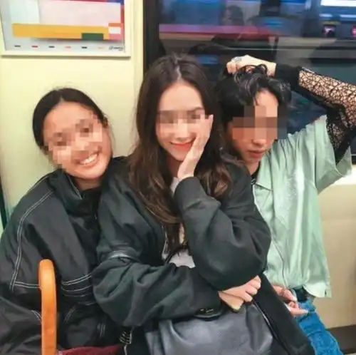 台媒曝庾澄庆母亲不满孙子变孙女哈利约闺蜜逛街也不去看爸爸
