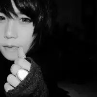 是否痛到麻木才可以微笑示人黑色头像
