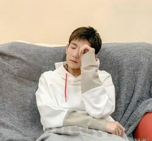 华语男歌手热度榜王源垫底,林俊杰第4,榜首是他当之无愧
