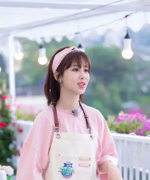 张馨予剪短发宛如男爱豆,颜值就此崩了
