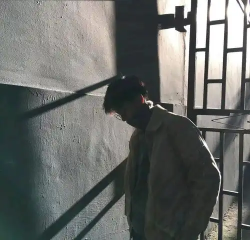 嘿帅哥你谁
