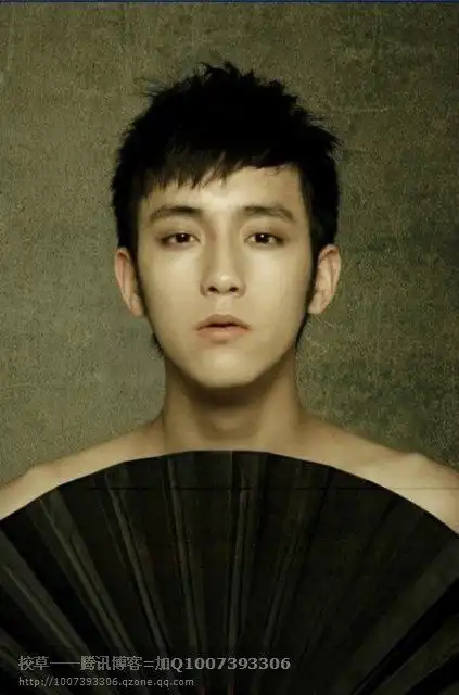 请问这款男性短发的剪法
