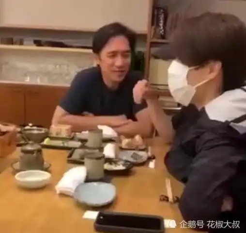 偶遇梁朝伟不说竟然还遇到了另一位天王人物,她竟然也一起随行
