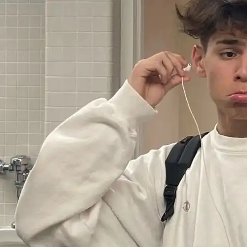 头像今日的头像非常不错哦,建议换一下
