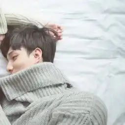 高清甜蜜情侣头像一左一右幸福甜蜜的情侣
