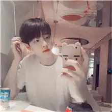 阿宝色头像男暖暖的色调陪衬了大暖男
