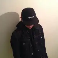 戴黑色帽子男生头像微信头像图片大全
