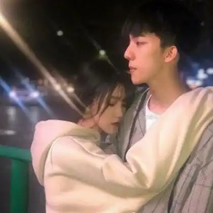 最新好看微信情侣头像幸福甜蜜的,你是我的唯一
