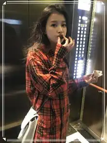 孙怡哪像当妈的人黑t搭男士裤都挡不住少女感,董子健捡到宝了
